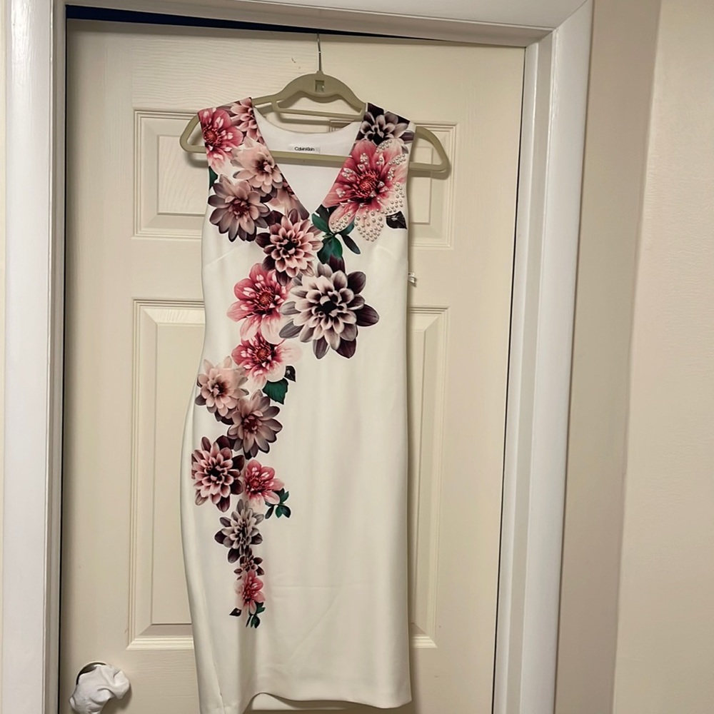 Calvin Klein embellished side zip floral sheath. Size 2. Worn once.